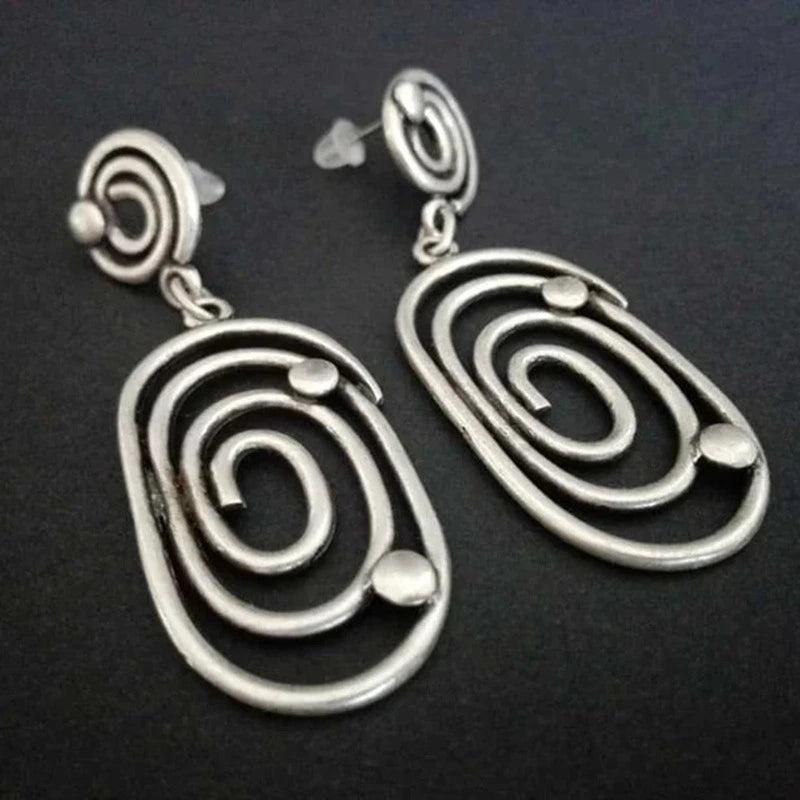 Oval Back Cutout Flower Earrings