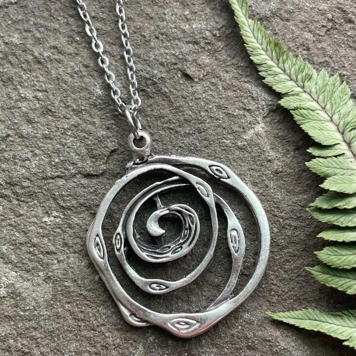 Vintage Openwork Flower Scroll Engraved Necklace