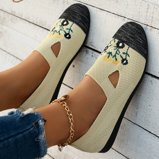 Ethnic Style Embroidered Hollow Pumps