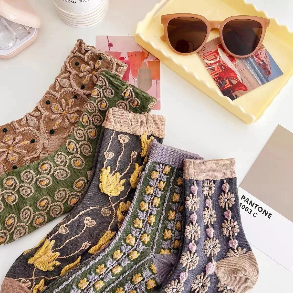 5 Pairs Retro Palace Relief Socks