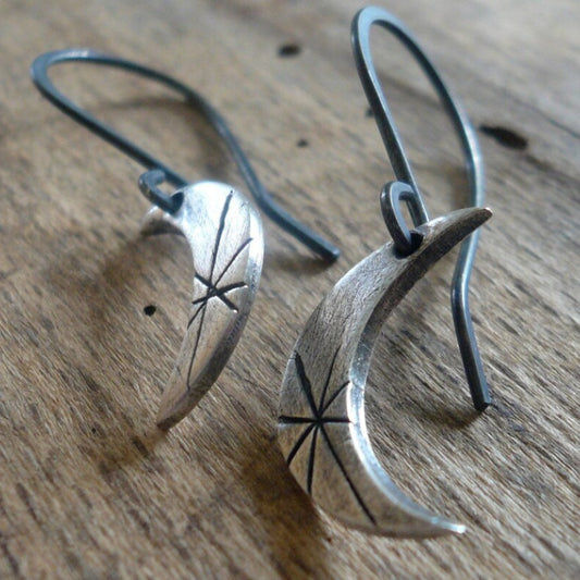 Retro Simple Crescent Earrings