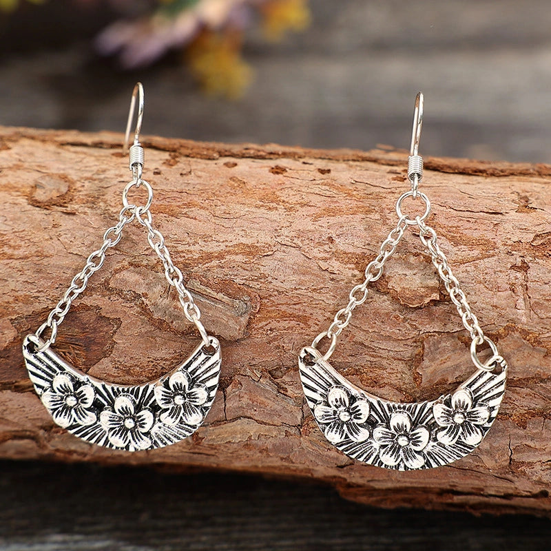 Vintage Cutout Crescent Flower Pattern Earrings