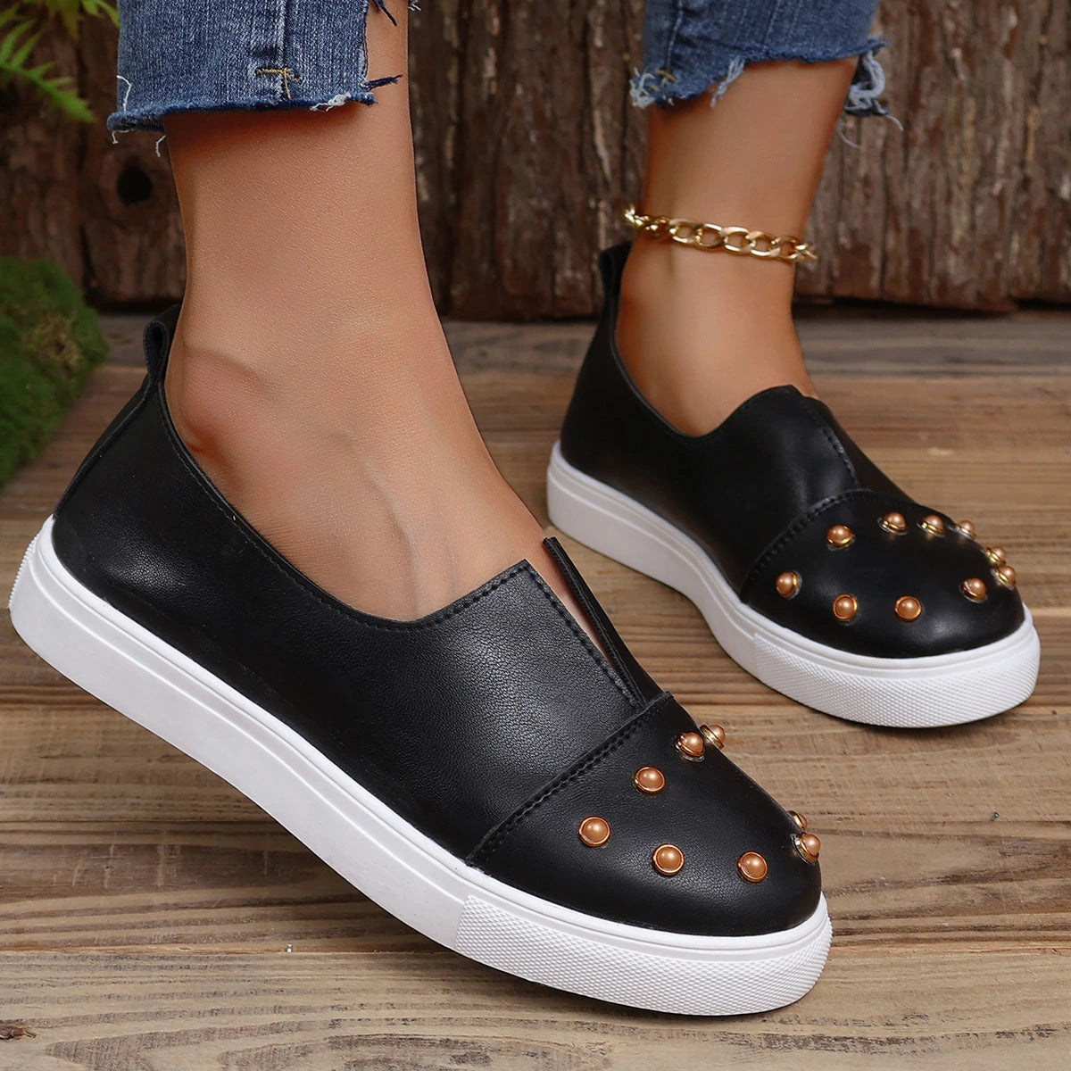 Retro Style Rivet V Neck Shoes