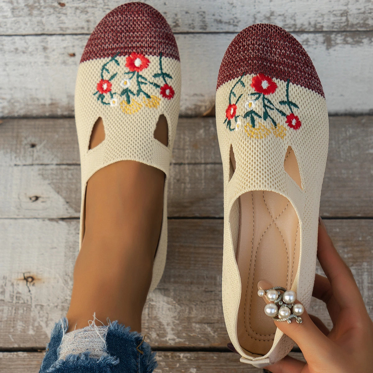 Ethnic Style Embroidered Hollow Pumps